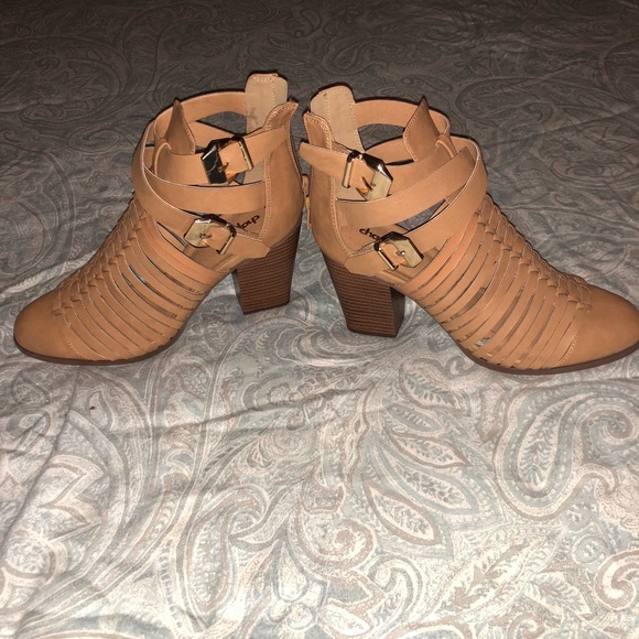 Charlotte Russe Shoes - BRAND NEW neutral colored heels